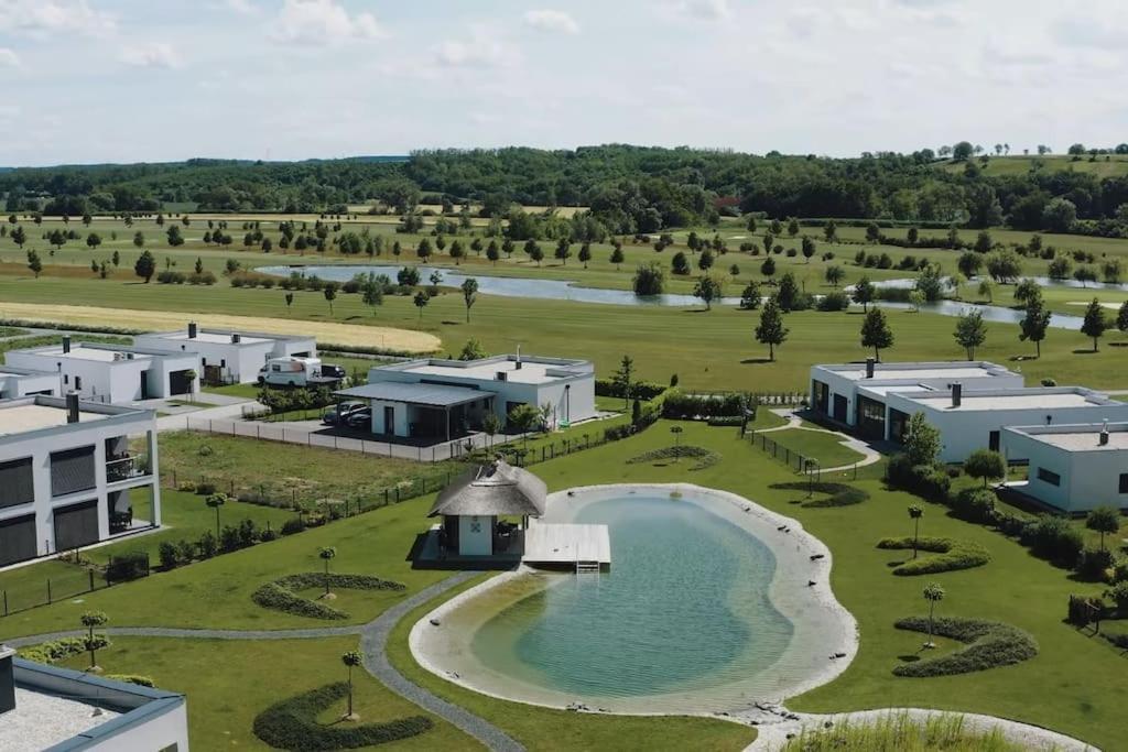 Luxus Appartement Am Golfplatz Und Therme Lutzmannsburg Zsira Ngoại thất bức ảnh