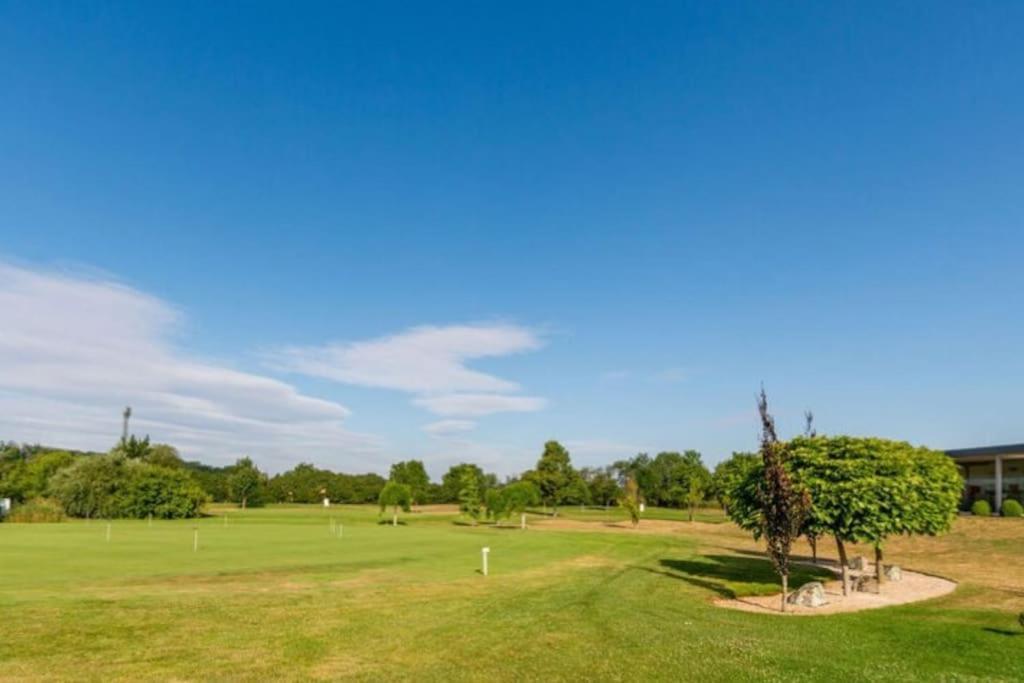 Luxus Appartement Am Golfplatz Und Therme Lutzmannsburg Zsira Ngoại thất bức ảnh