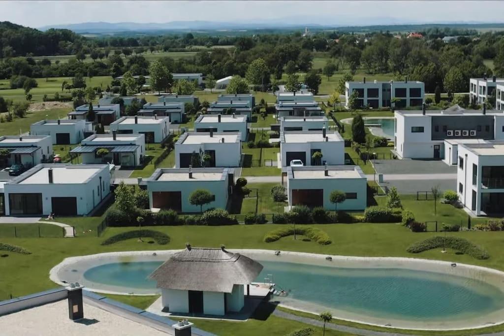 Luxus Appartement Am Golfplatz Und Therme Lutzmannsburg Zsira Ngoại thất bức ảnh